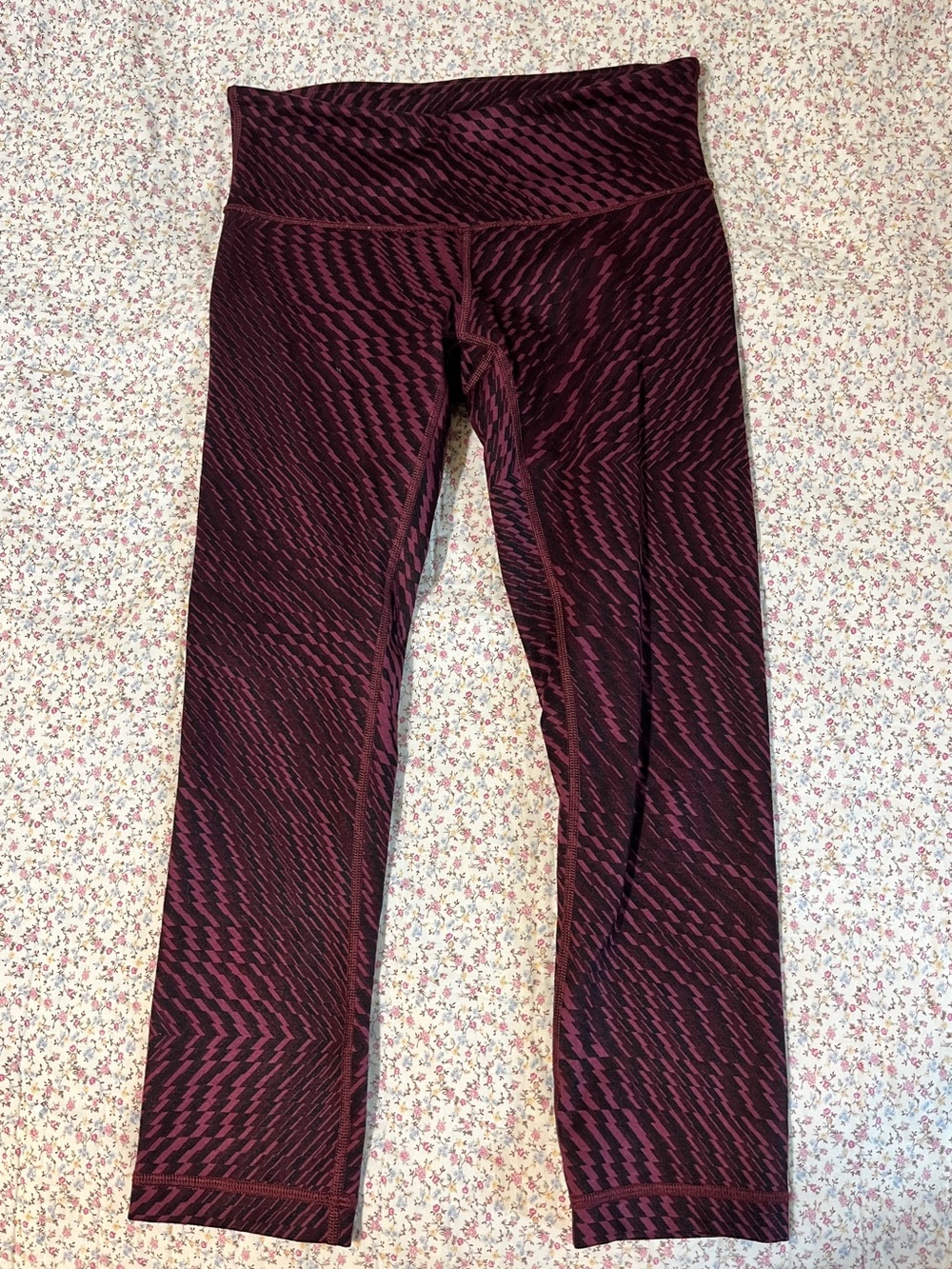 Lululemon Burgundy and black Patterned Leggings - size 4